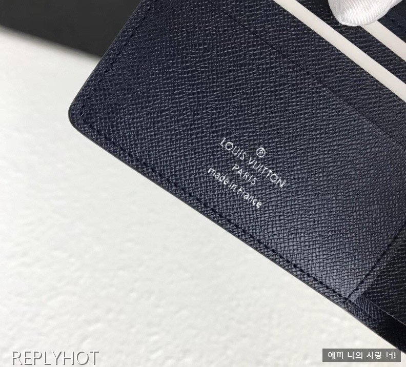 루이비통 에삐 로고 반지갑