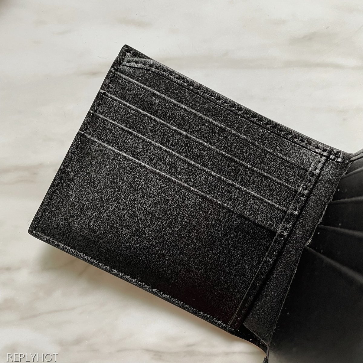 구찌 GG로고 타이거 프린팅 반 지갑