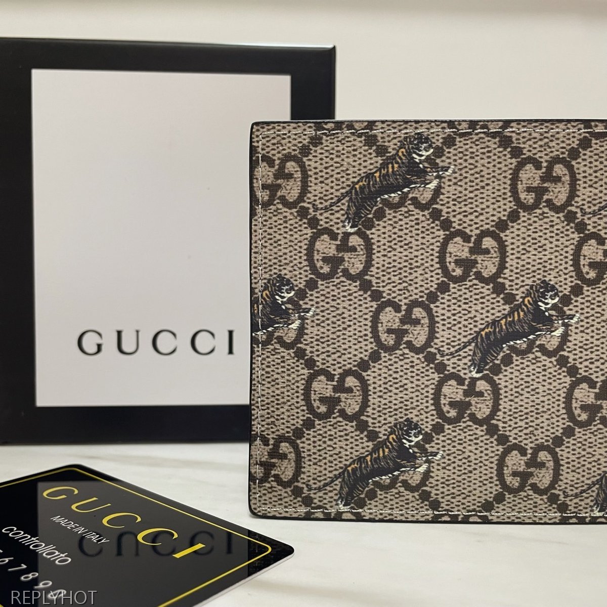 구찌 GG로고 타이거 프린팅 반 지갑