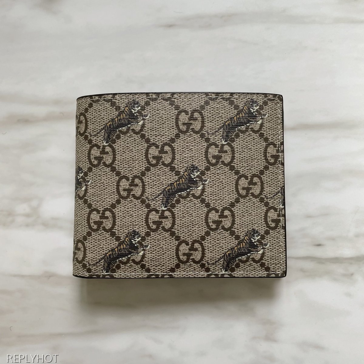 구찌 GG로고 타이거 프린팅 반 지갑
