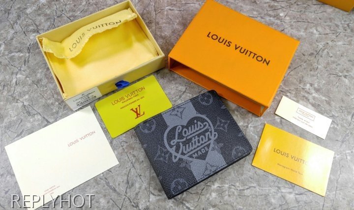 루이비통 M81108 멀티플 월릿 지갑