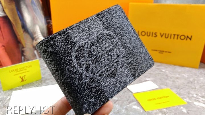 루이비통 M81108 멀티플 월릿 지갑