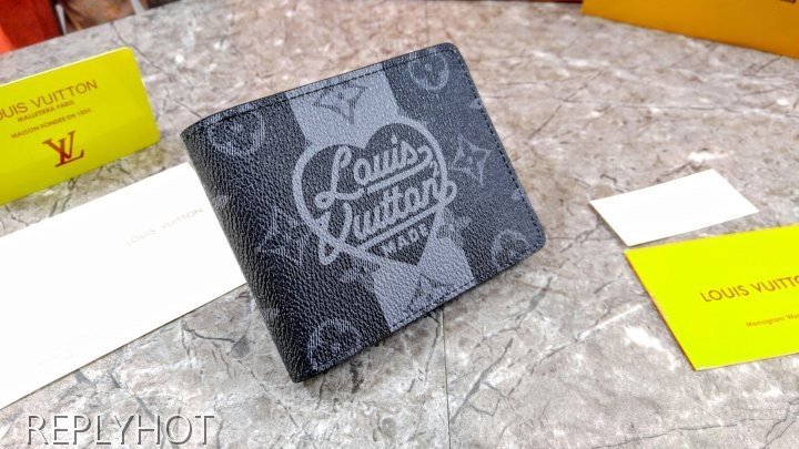 루이비통 M81108 멀티플 월릿 지갑