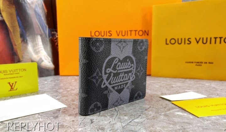 루이비통 M81108 멀티플 월릿 지갑