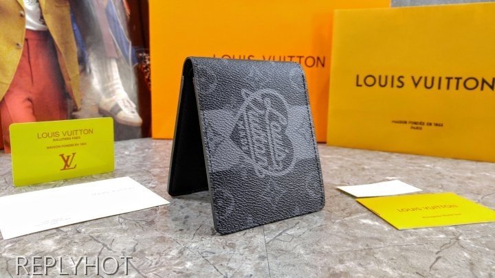 루이비통 M81108 멀티플 월릿 지갑