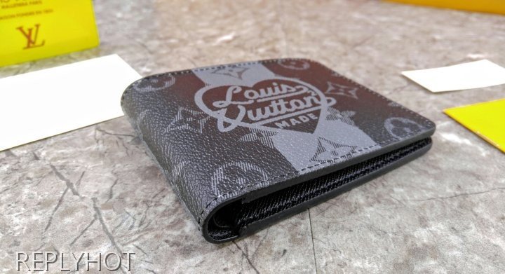 루이비통 M81108 멀티플 월릿 지갑