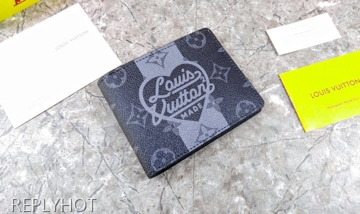 루이비통 M81108 멀티플 월릿 지갑