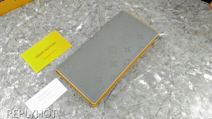 루이비통 킴존스 티타늄 장지갑