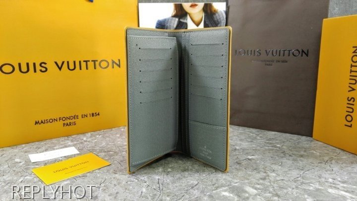 루이비통 킴존스 티타늄 장지갑