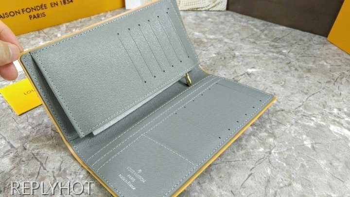 루이비통 킴존스 티타늄 장지갑