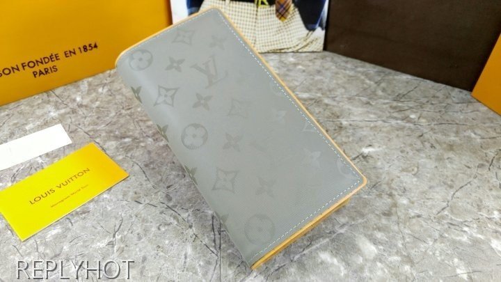 루이비통 킴존스 티타늄 장지갑