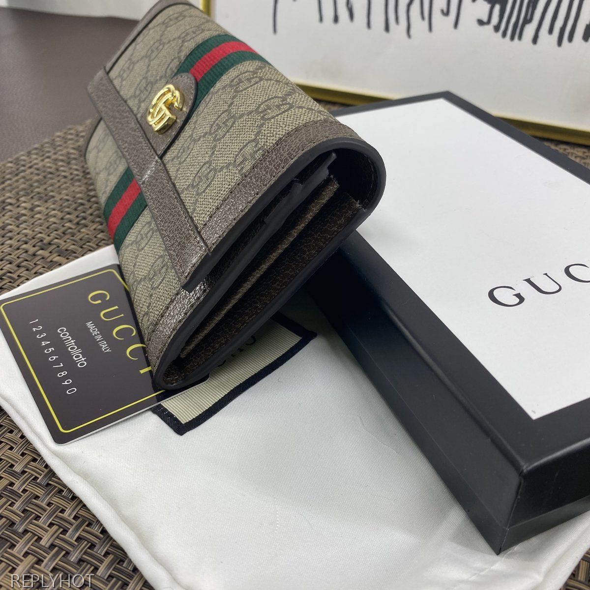 구찌 지갑 523153