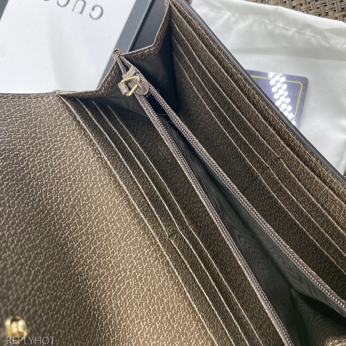 구찌 지갑 523153