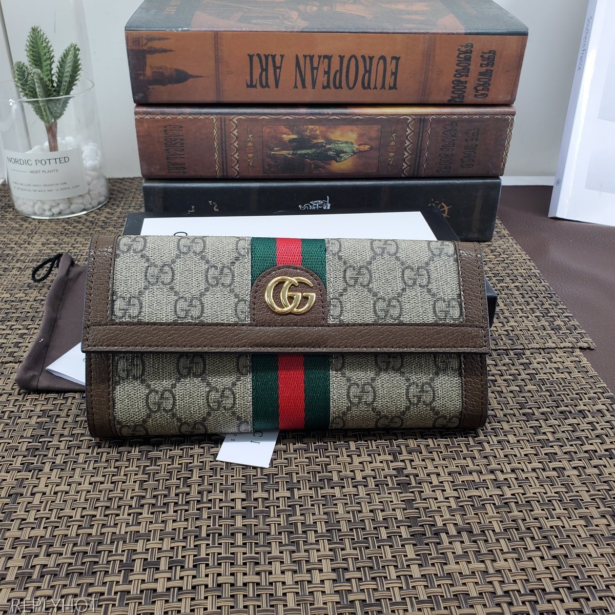 구찌 지갑 523153