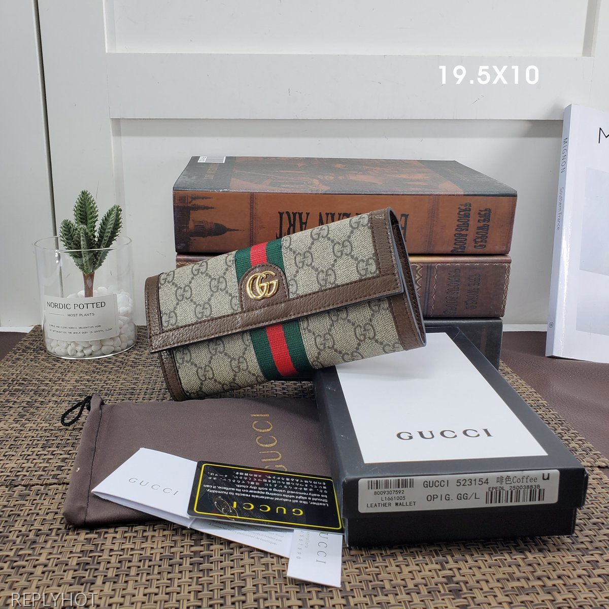 구찌 지갑 523153