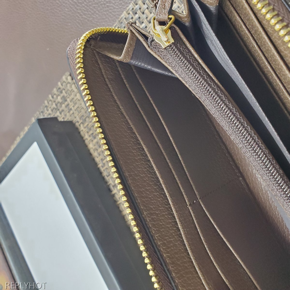 구찌 지갑 523154