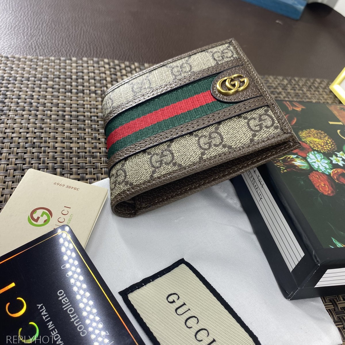 구찌 지갑 597606