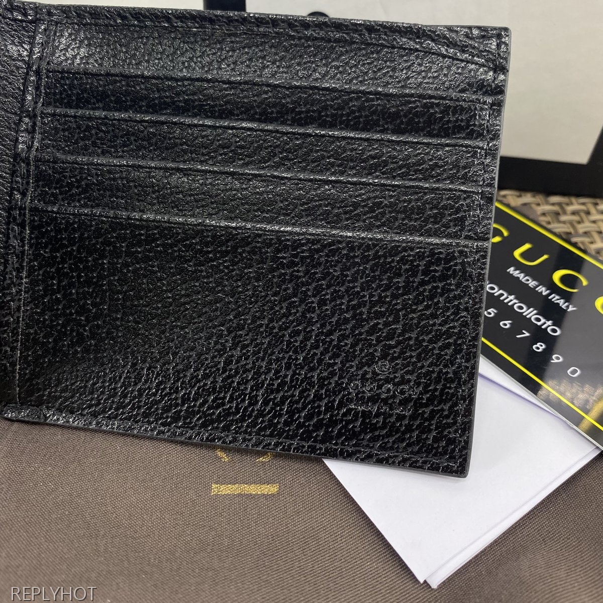 구찌 지갑 523666