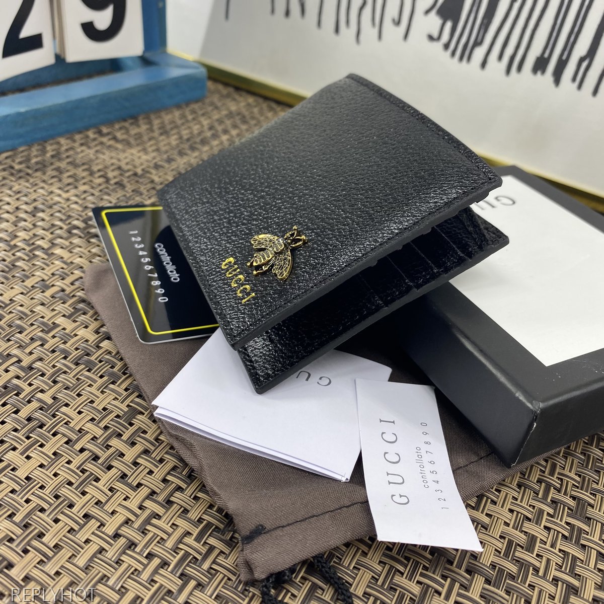 구찌 지갑 523666