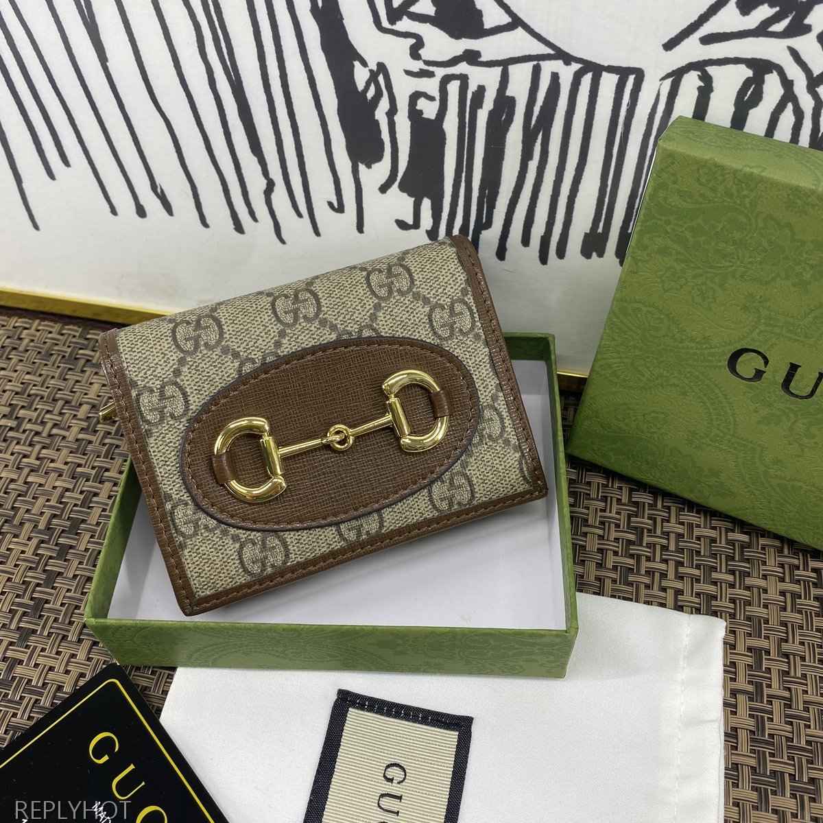 구찌 지갑 621887