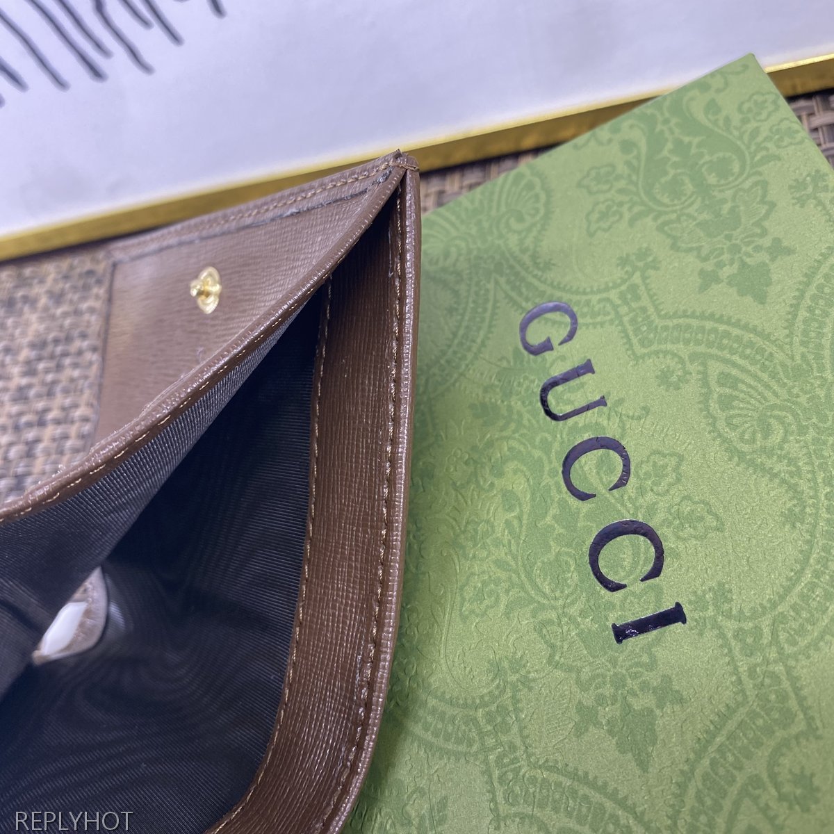 구찌 지갑 621887