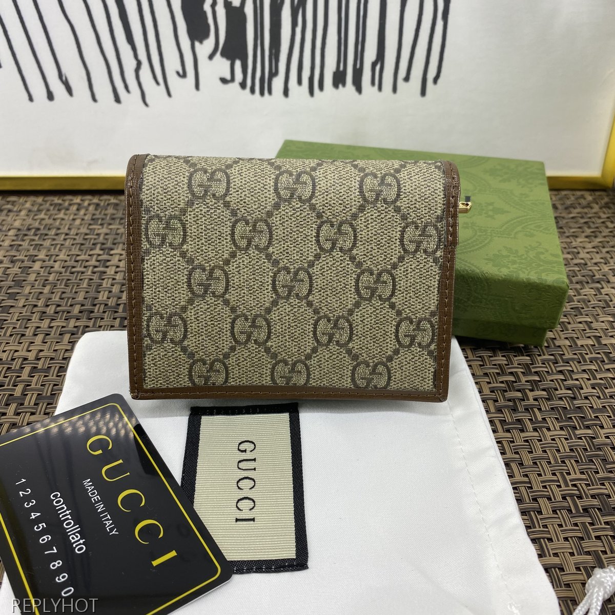 구찌 지갑 621887