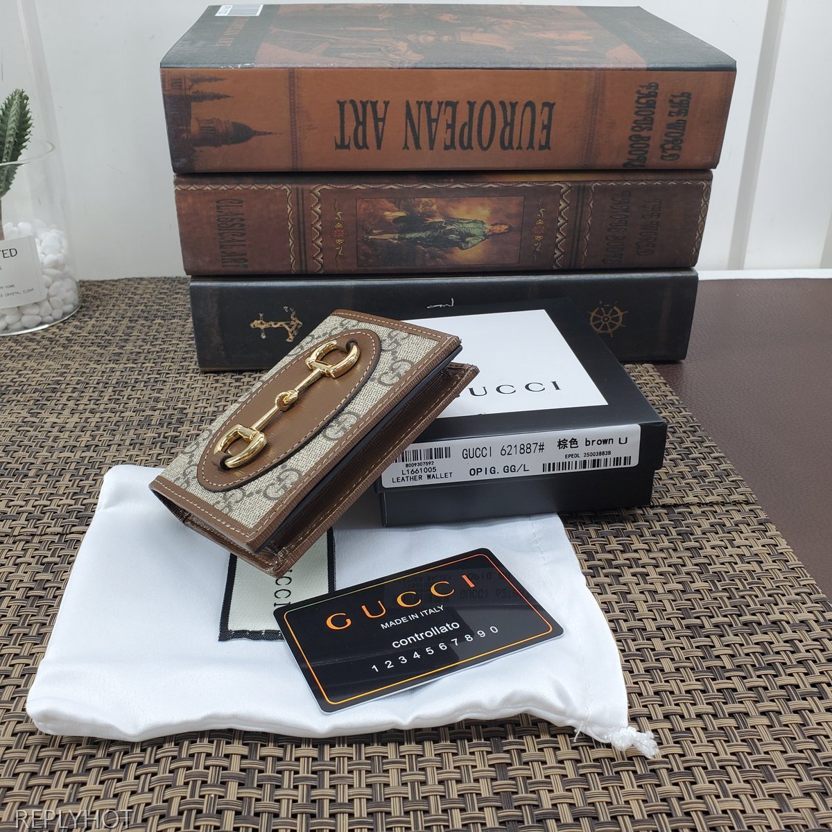 구찌 지갑 621887