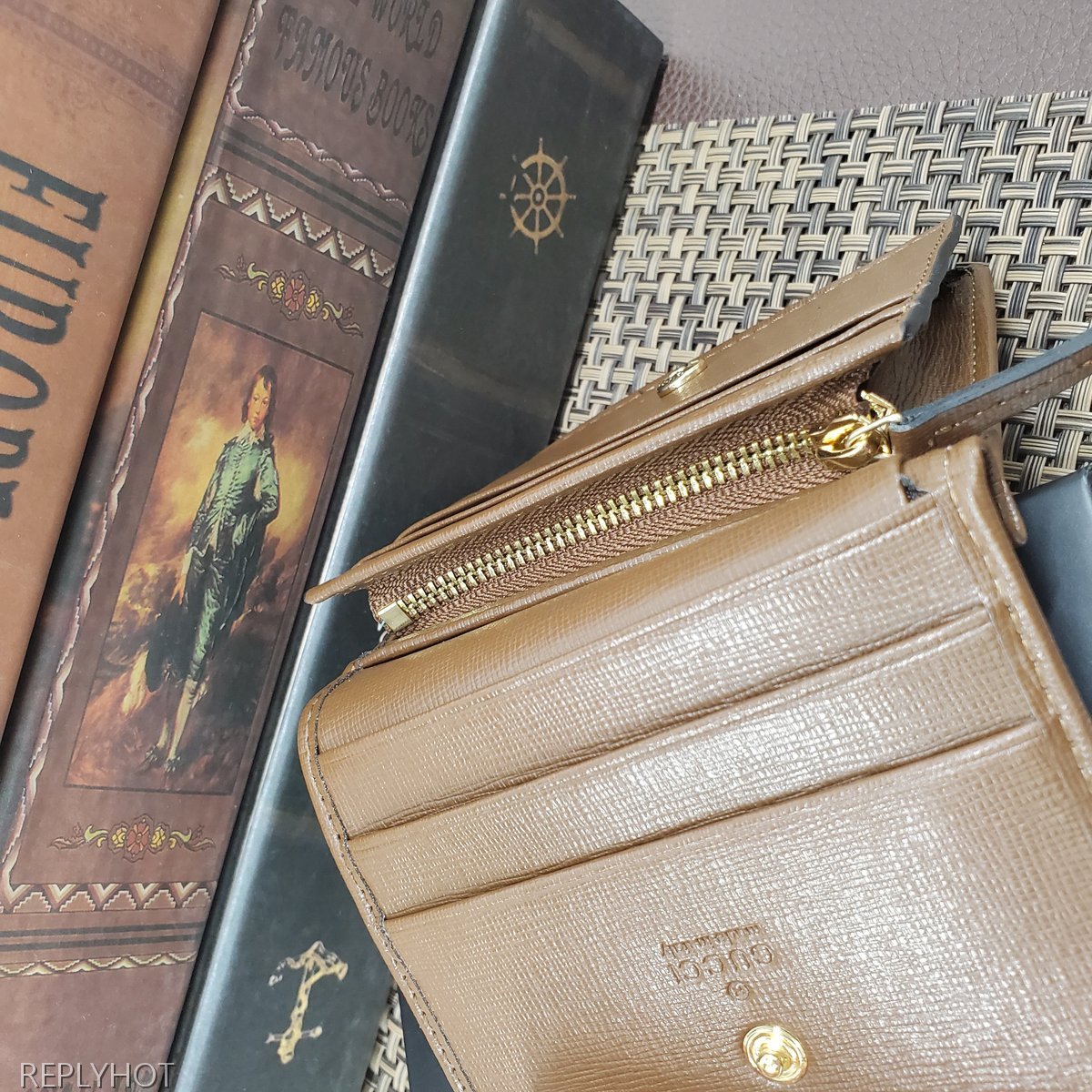 구찌 지갑 621887