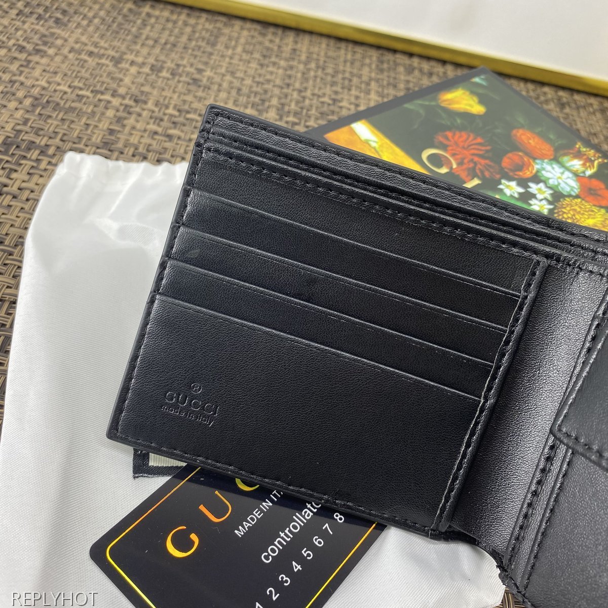 구찌 지갑 625562