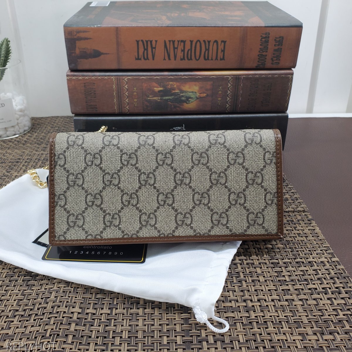 구찌 지갑 621993