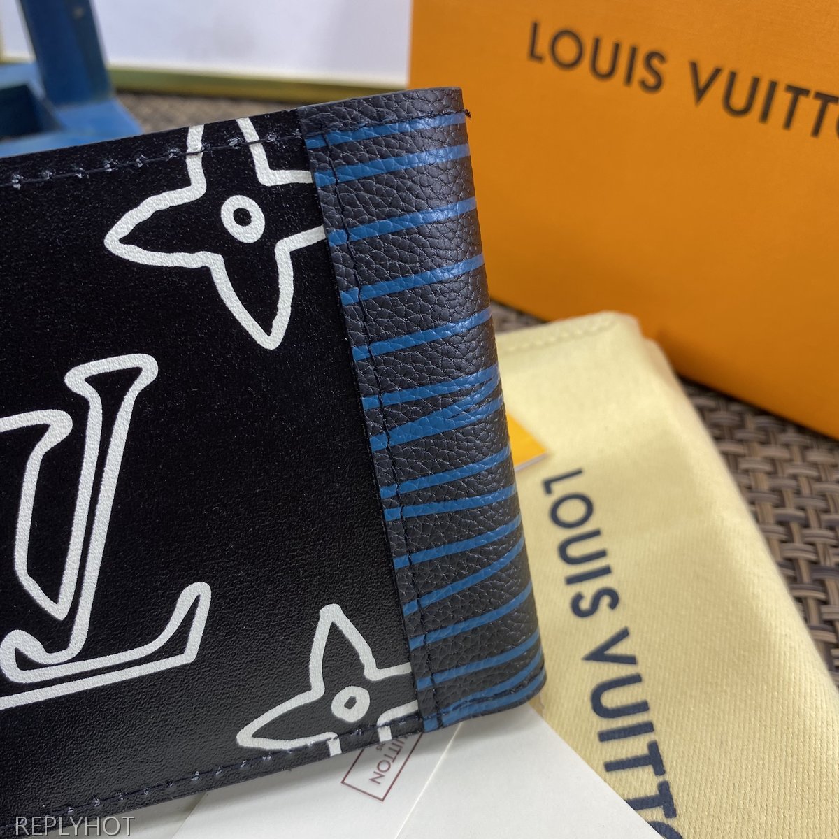 루이비통 지갑 M69745