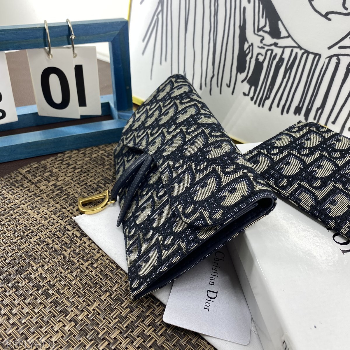 디올 지갑 667