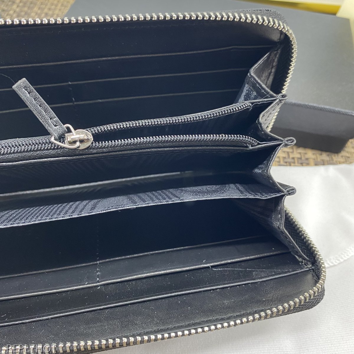 프라다 장지갑 6135