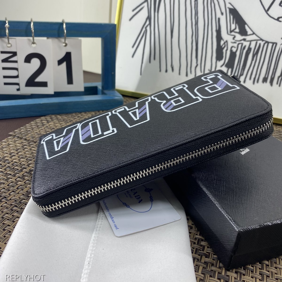 프라다 장지갑 6135