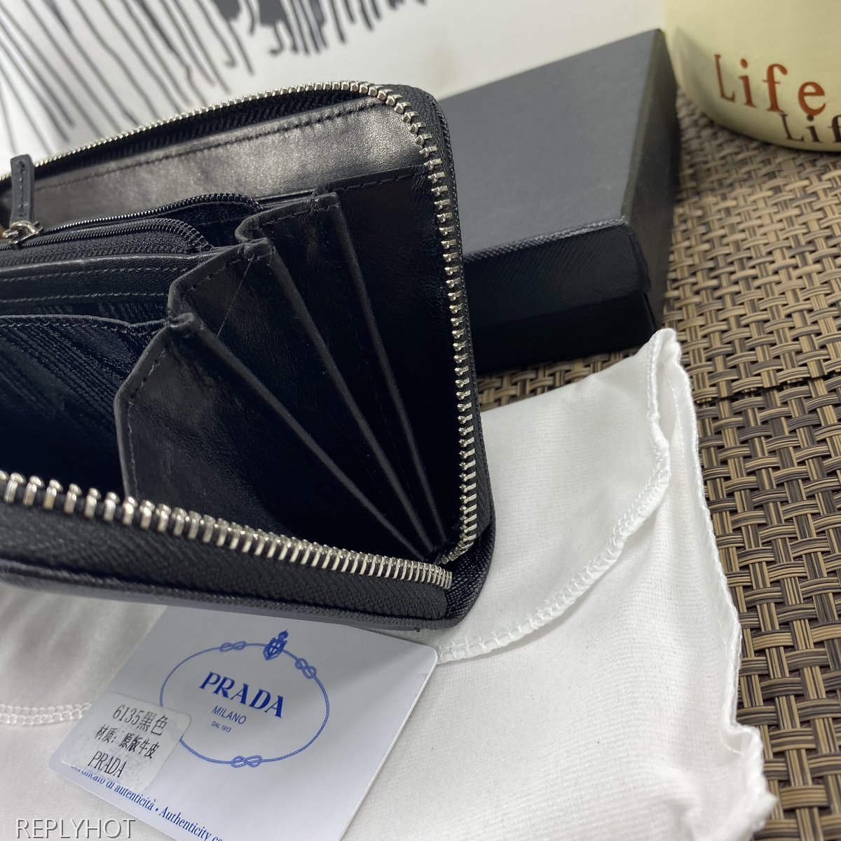프라다 장지갑 6135