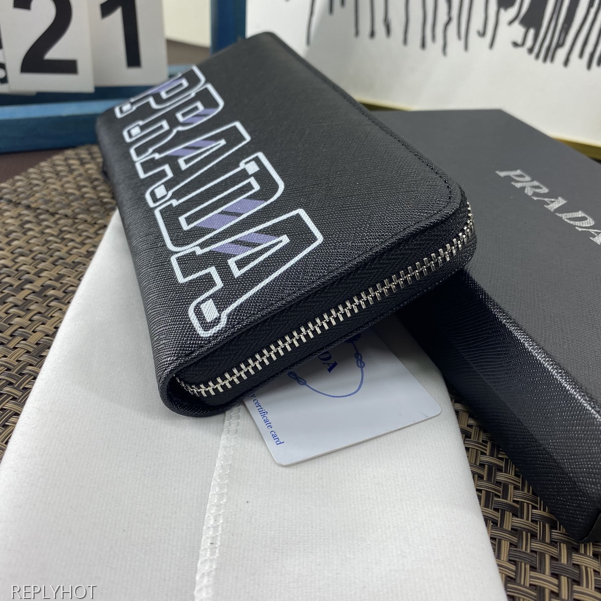 프라다 장지갑 6135