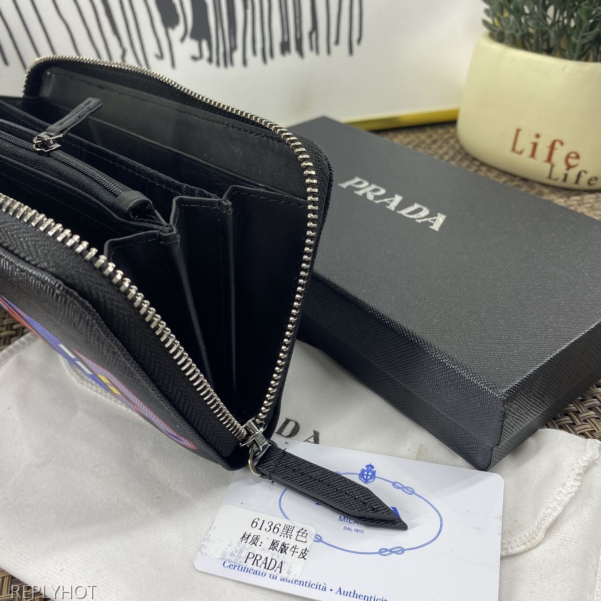 프라다 장지갑 6136