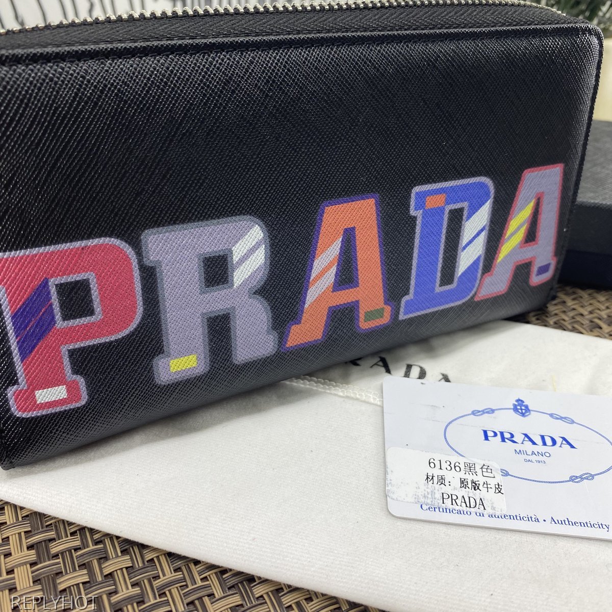 프라다 장지갑 6136
