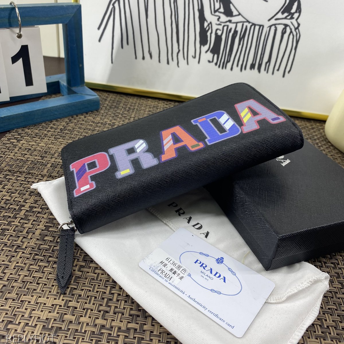 프라다 장지갑 6136