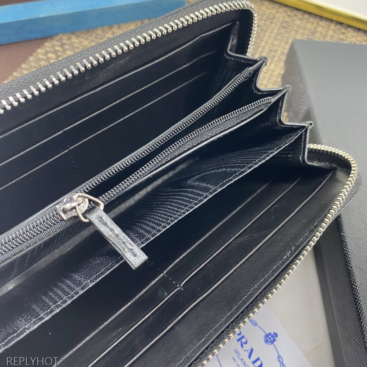 프라다 장지갑 6136