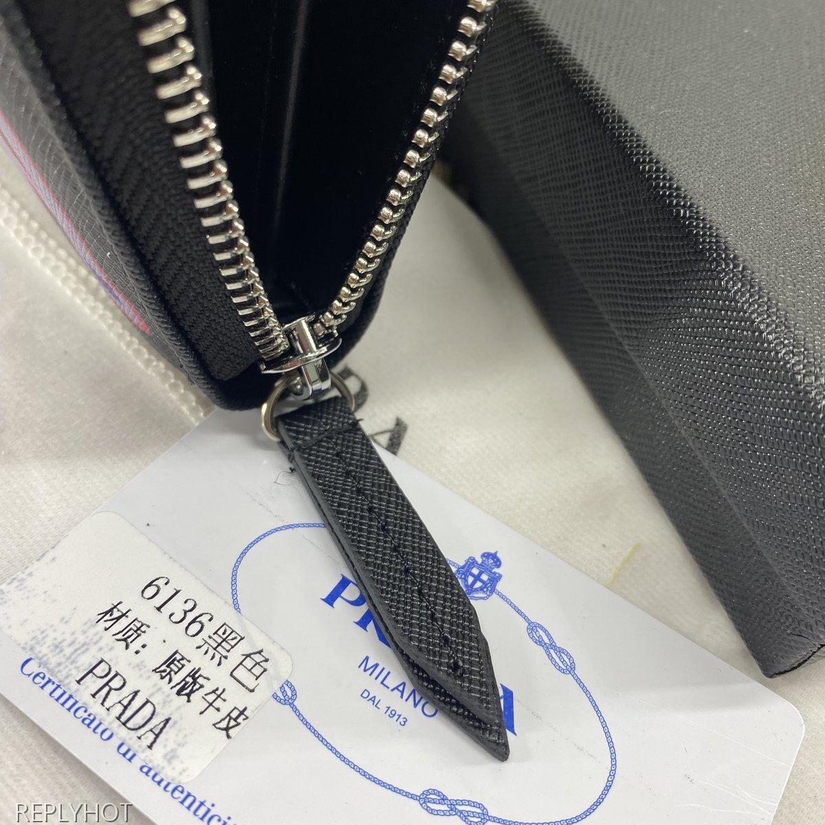프라다 장지갑 6136