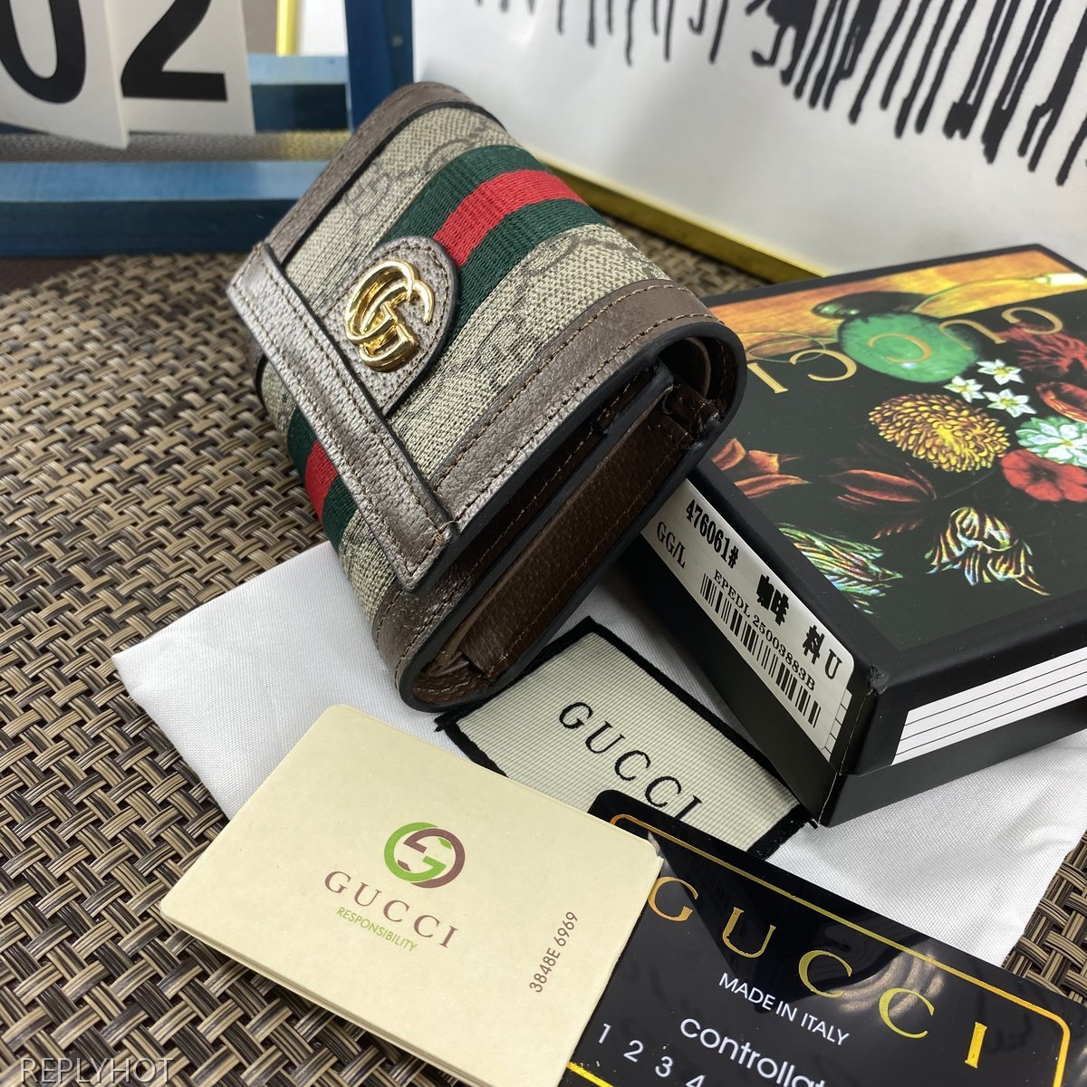 구찌 지갑 476061