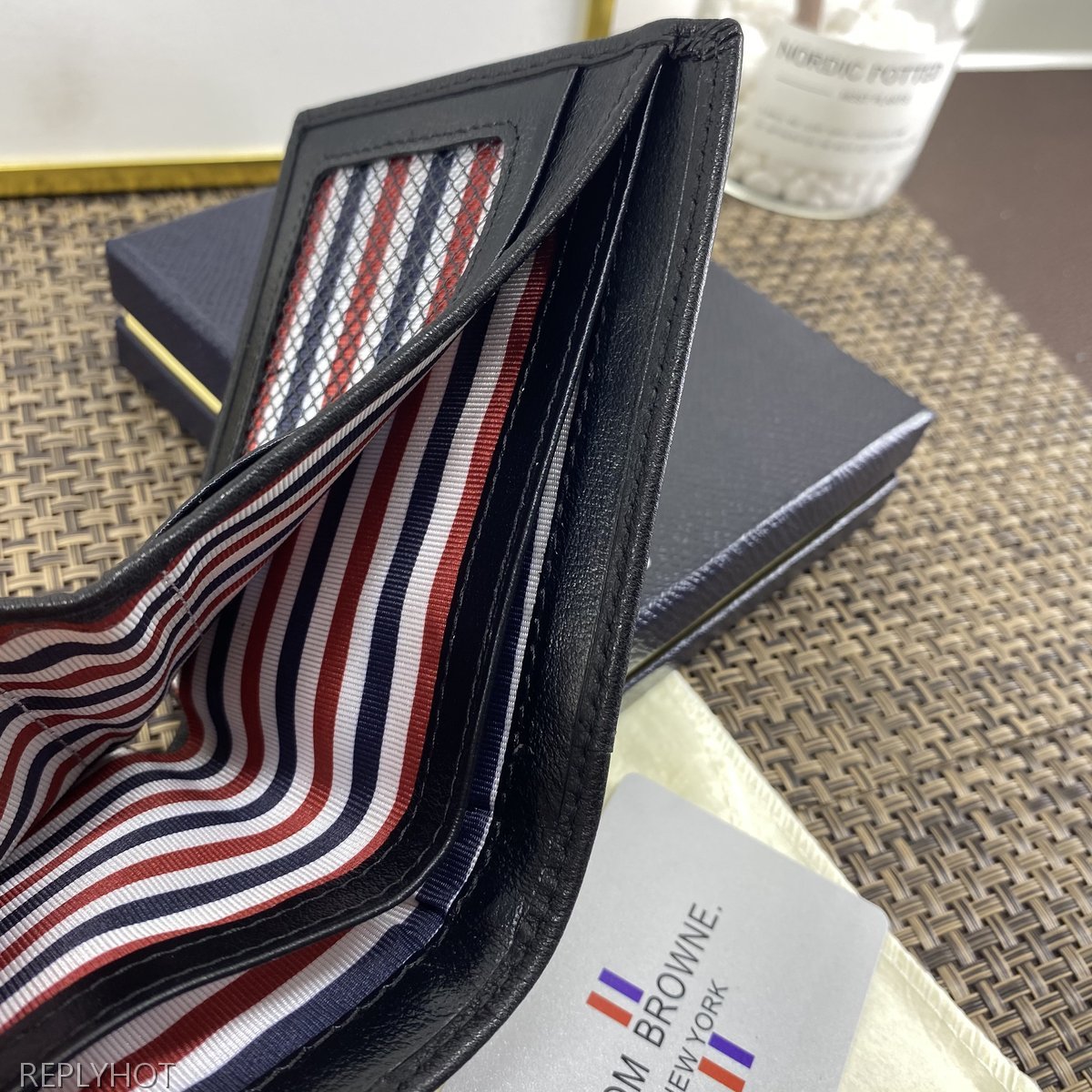 톰브라운 지갑 8824-3