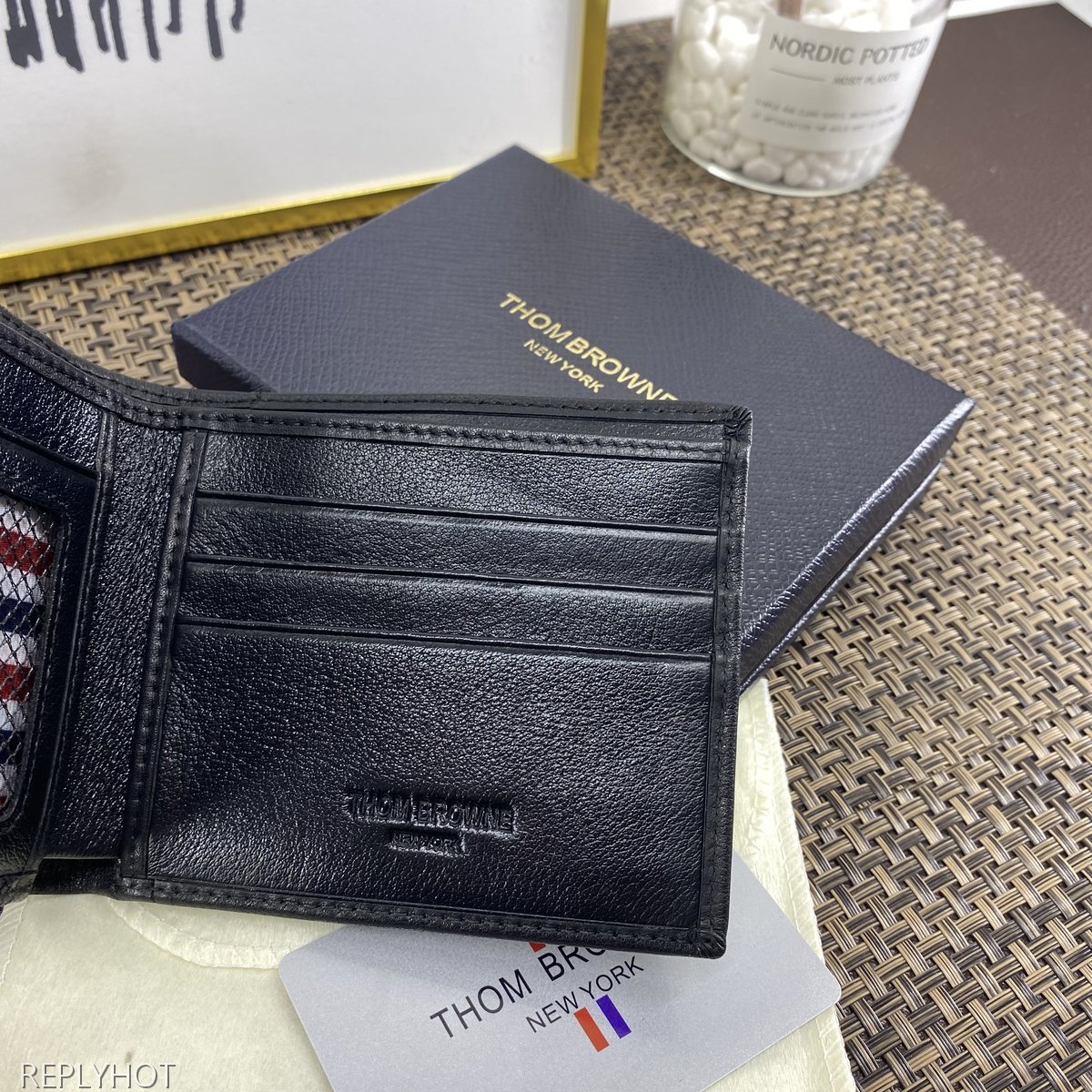 톰브라운 지갑 8824-3