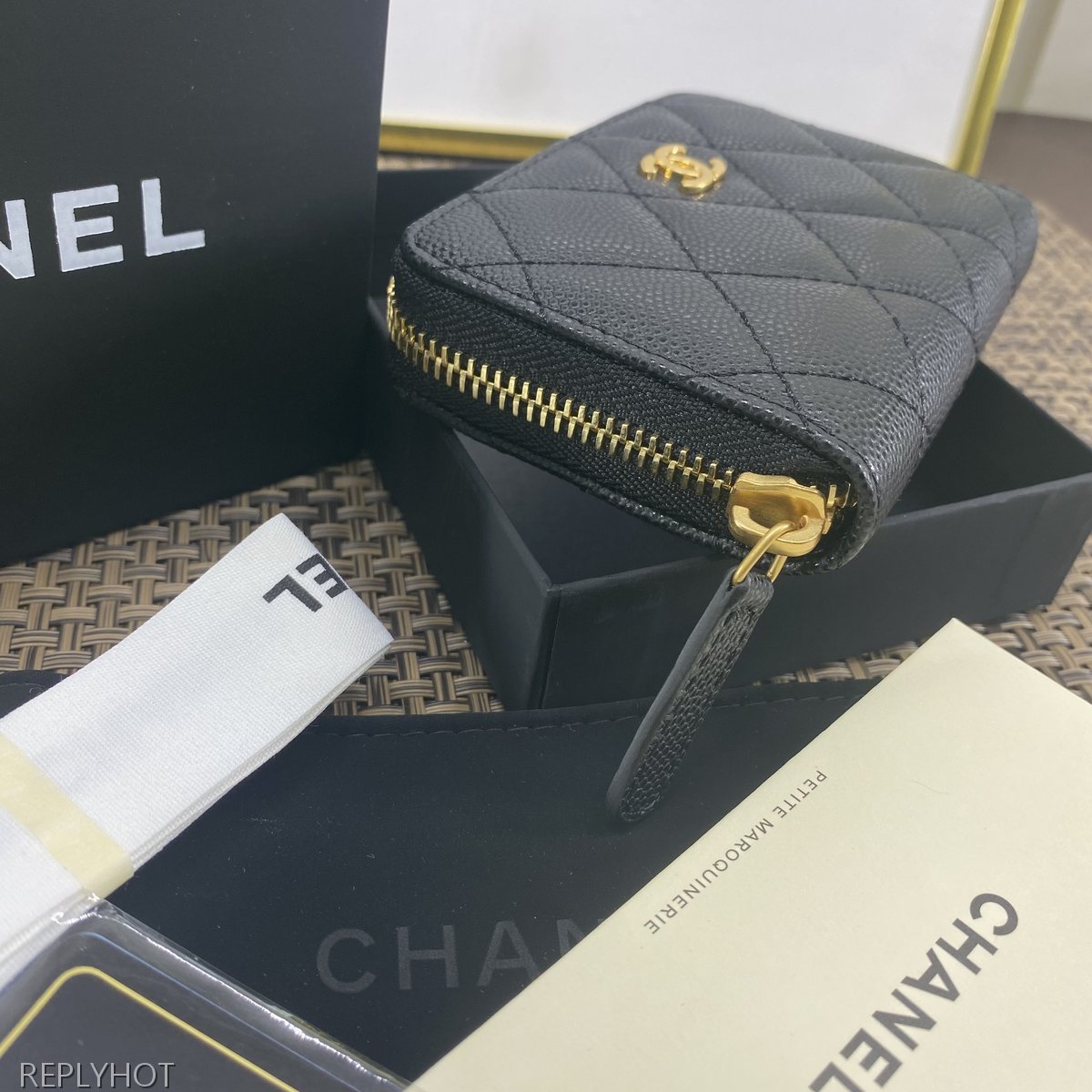 샤넬 캐비어 지갑 블랙 금장 A84511