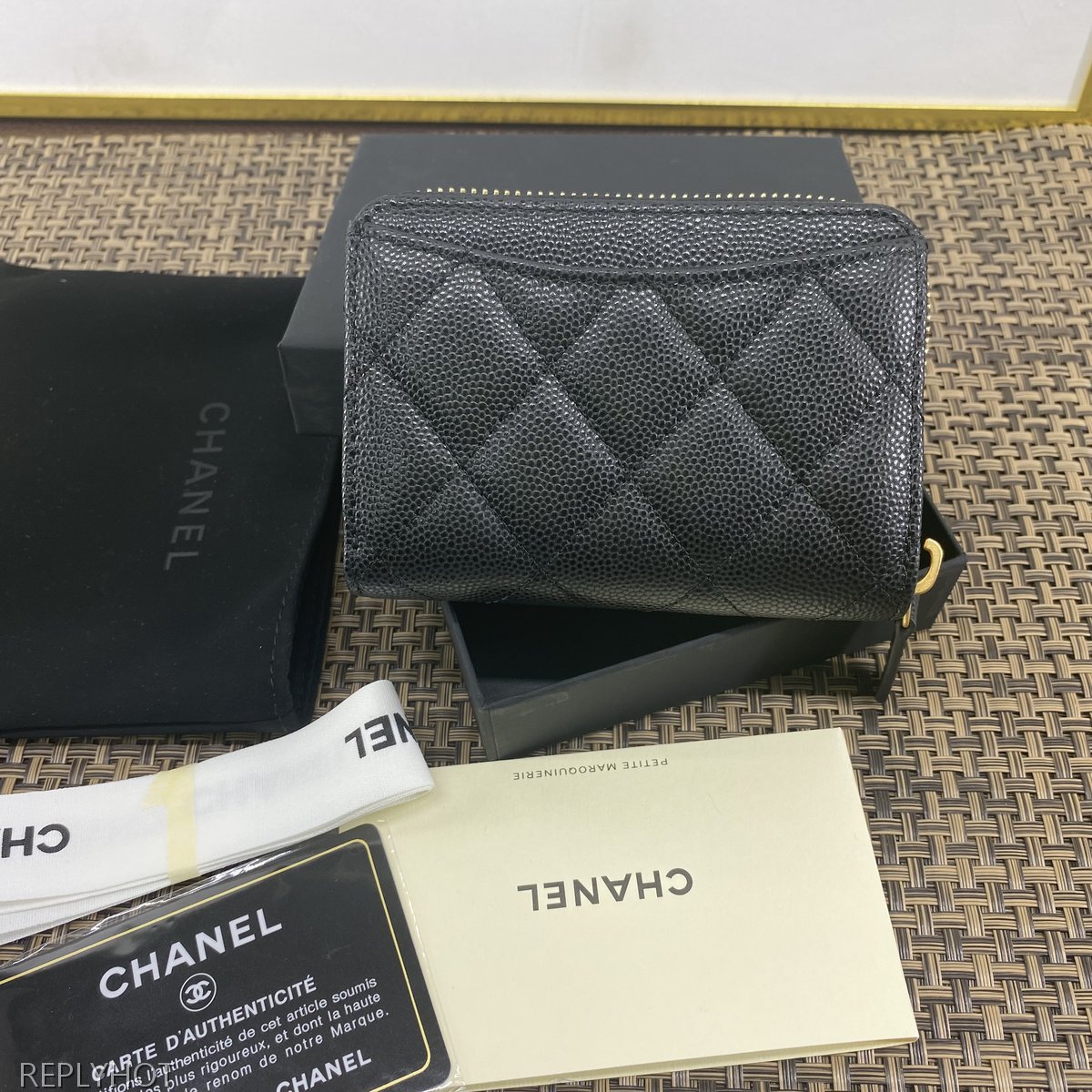 샤넬 캐비어 지갑 블랙 금장 A84511