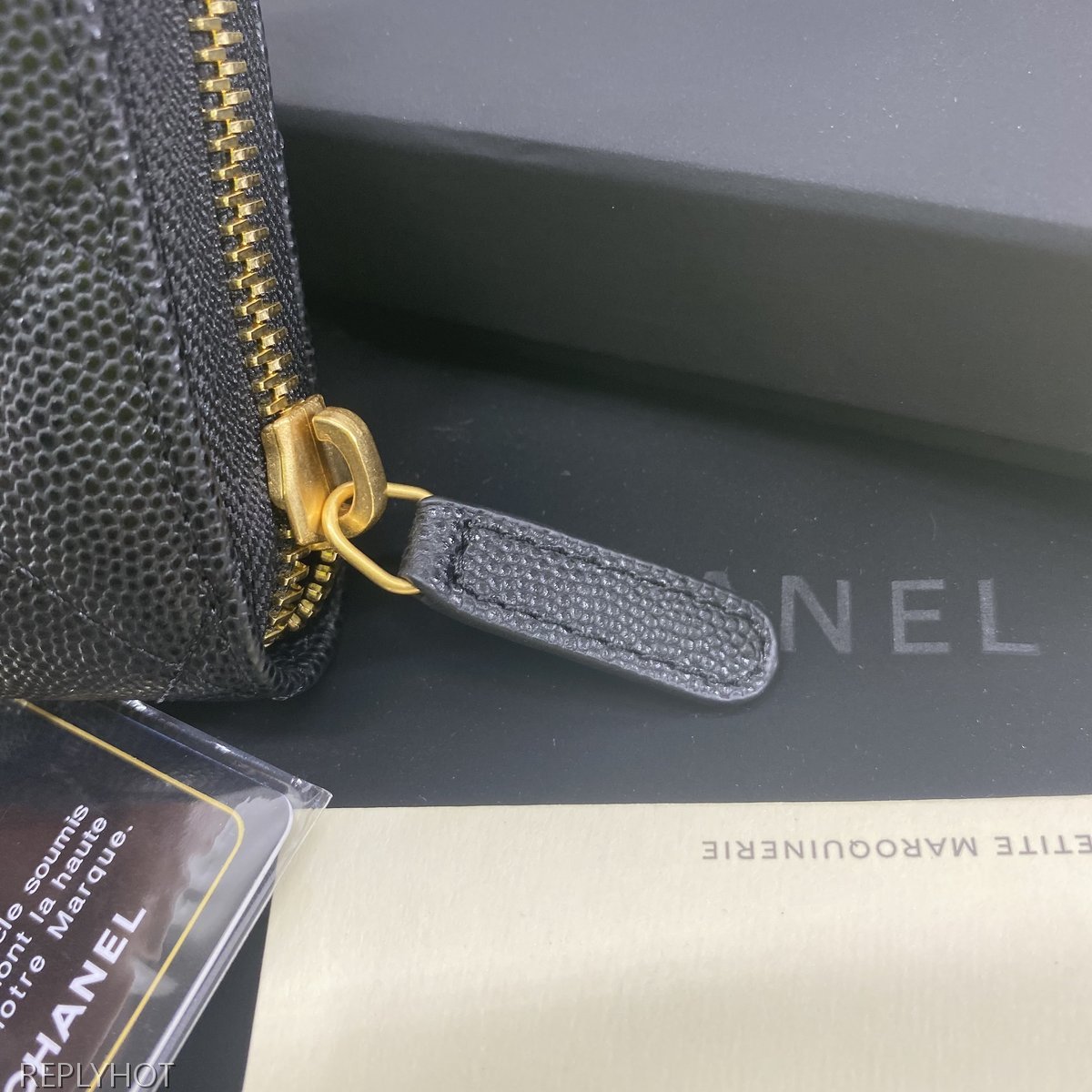 샤넬 캐비어 지갑 블랙 금장 A84511