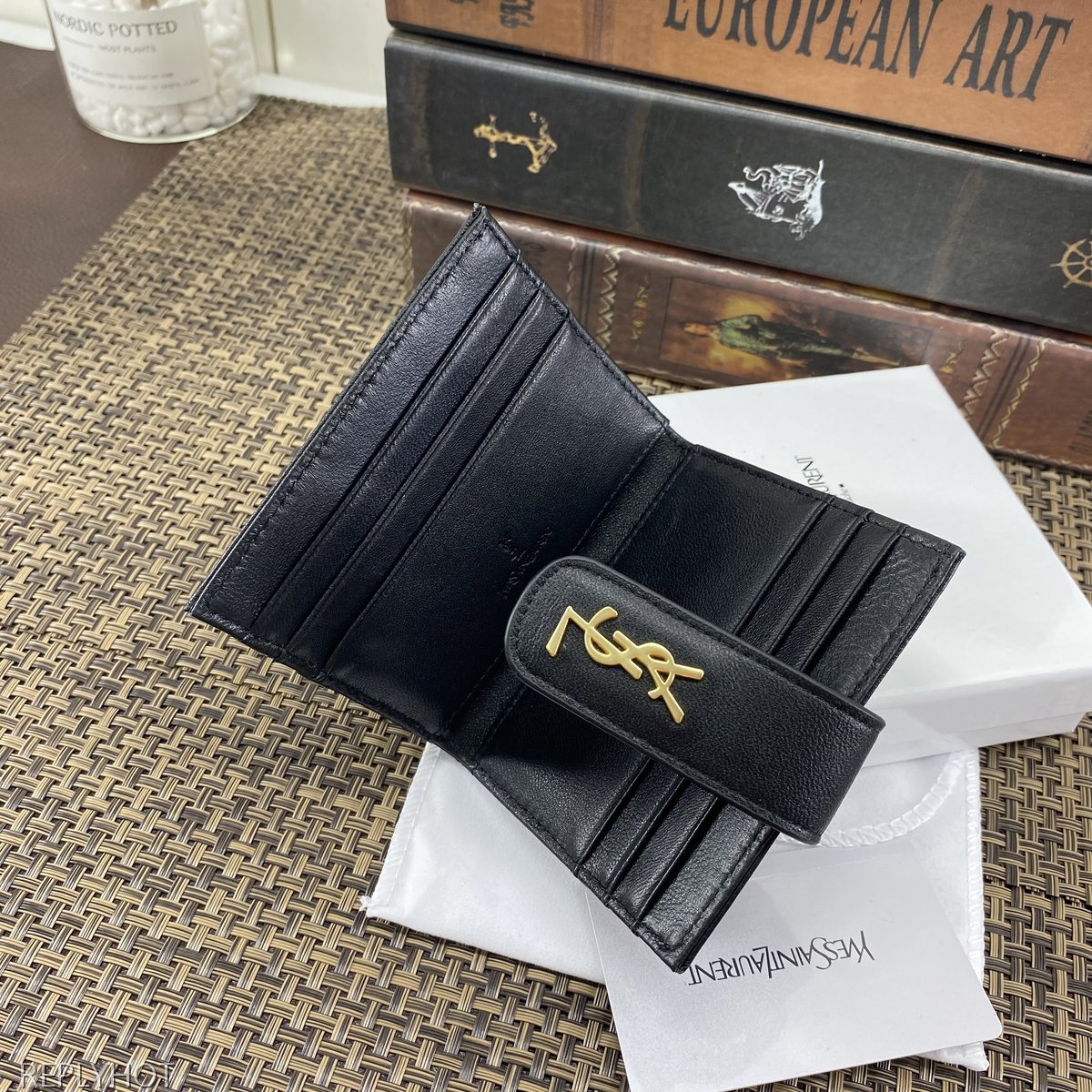 입생로랑 지갑 601