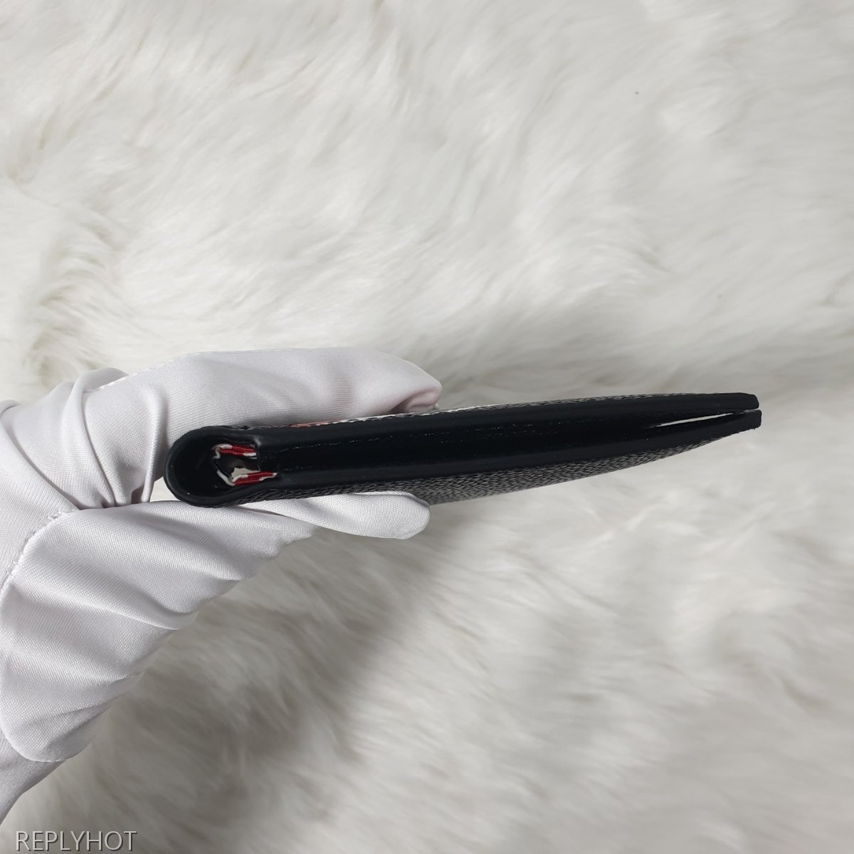 톰브라운 페블 그레인 사선 반 지갑