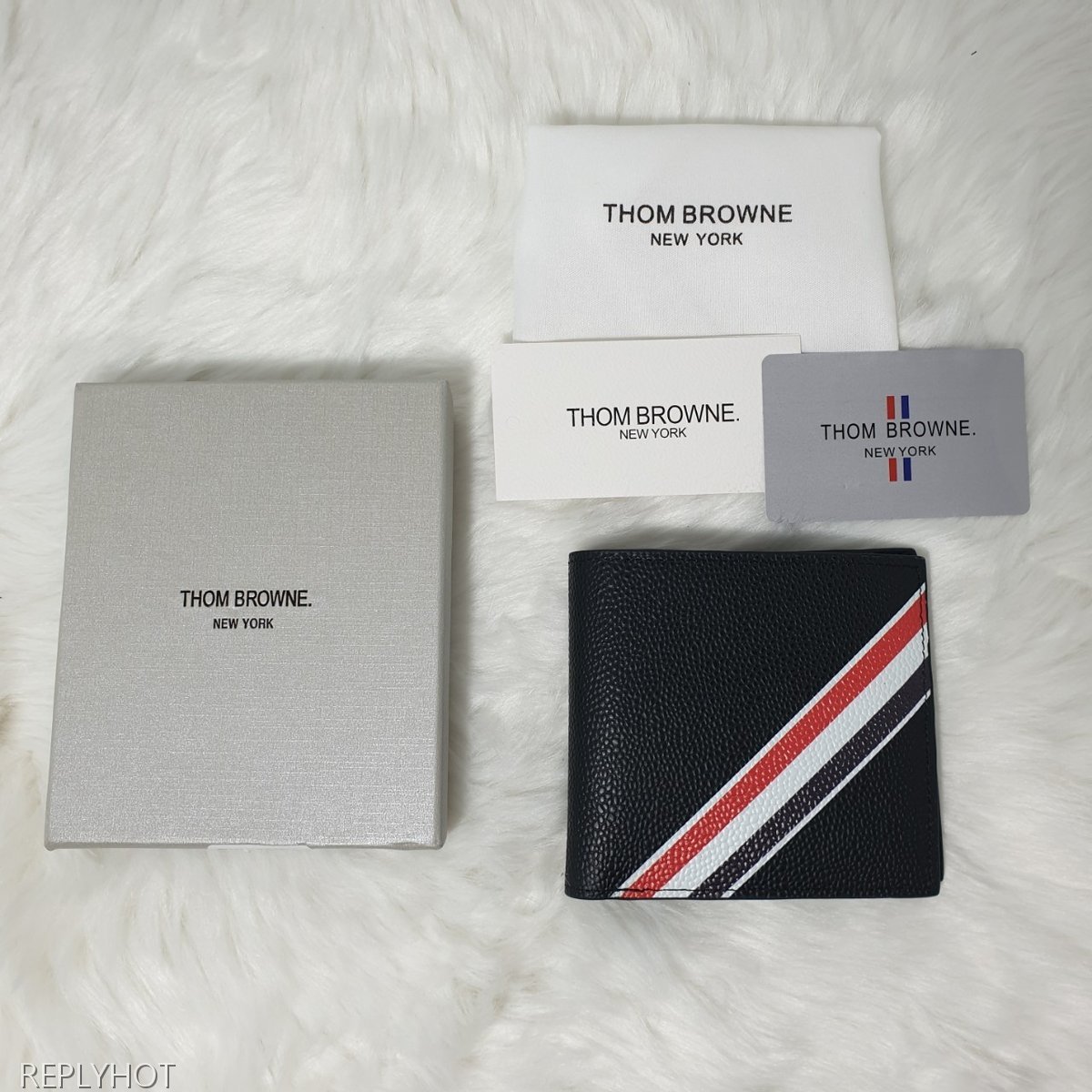 톰브라운 페블 그레인 사선 반 지갑